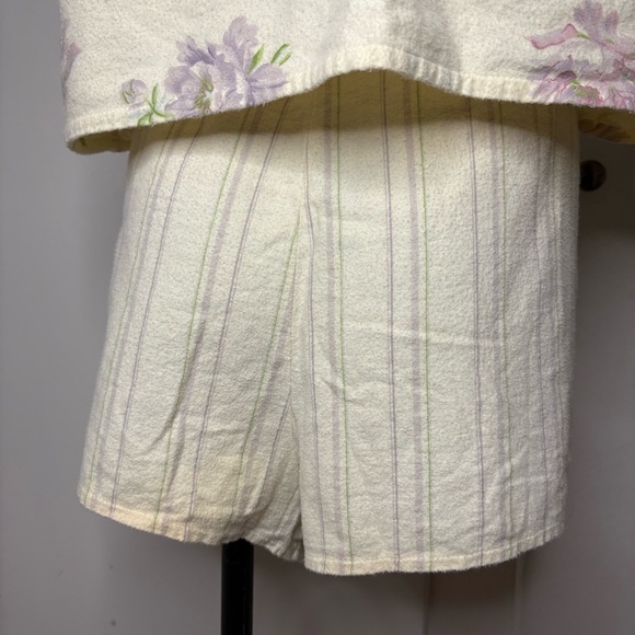 Vintage 80s Laura Adams Pale Yellow Floral Flannel Pajama Set Crop Tank Shorts - Picture 7 of 12